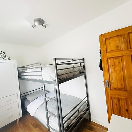 Beautiful Home In London With Easy Access To Central London Sutton  Exterior foto