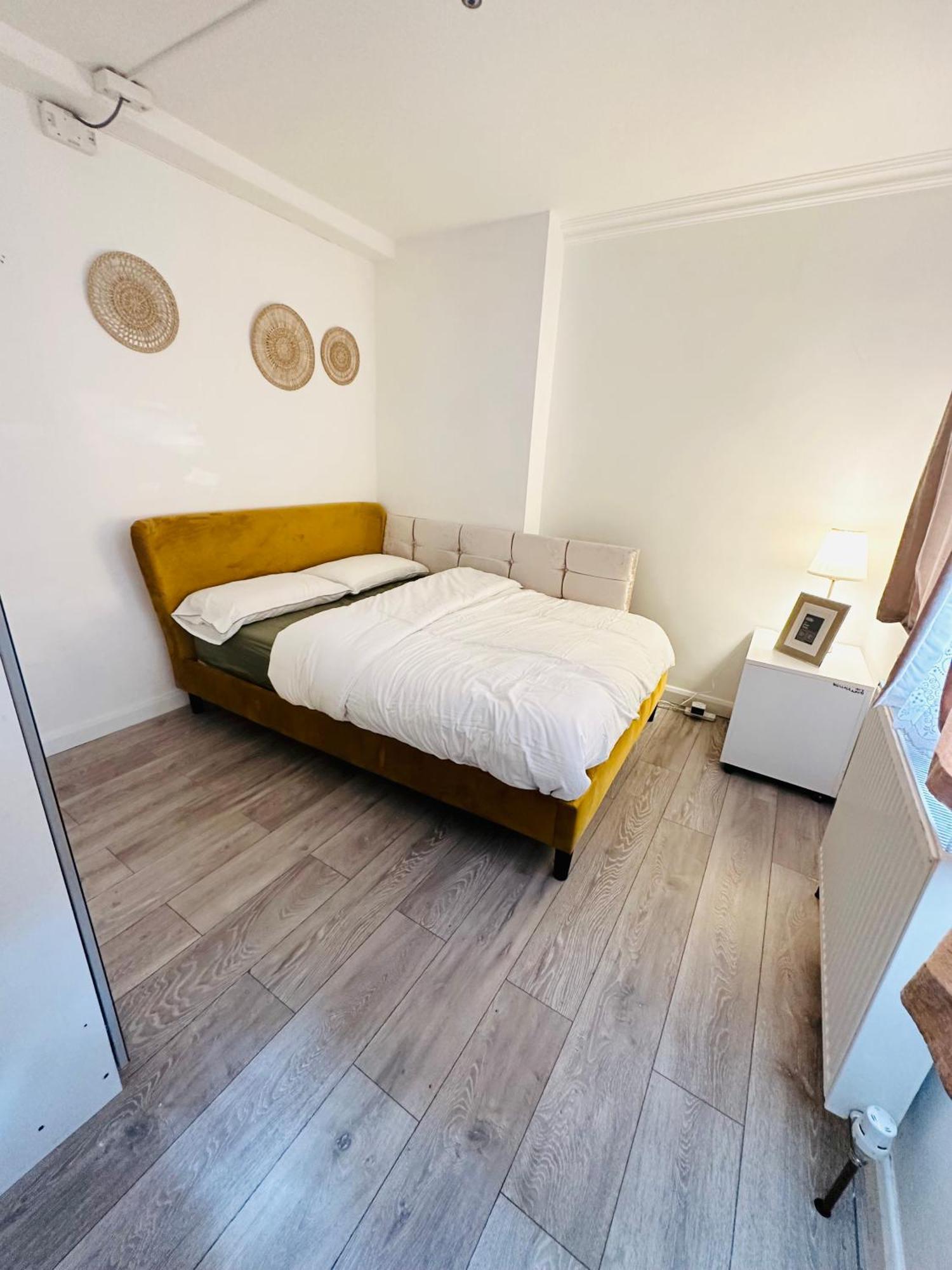 Beautiful Home In London With Easy Access To Central London Sutton  Exterior foto