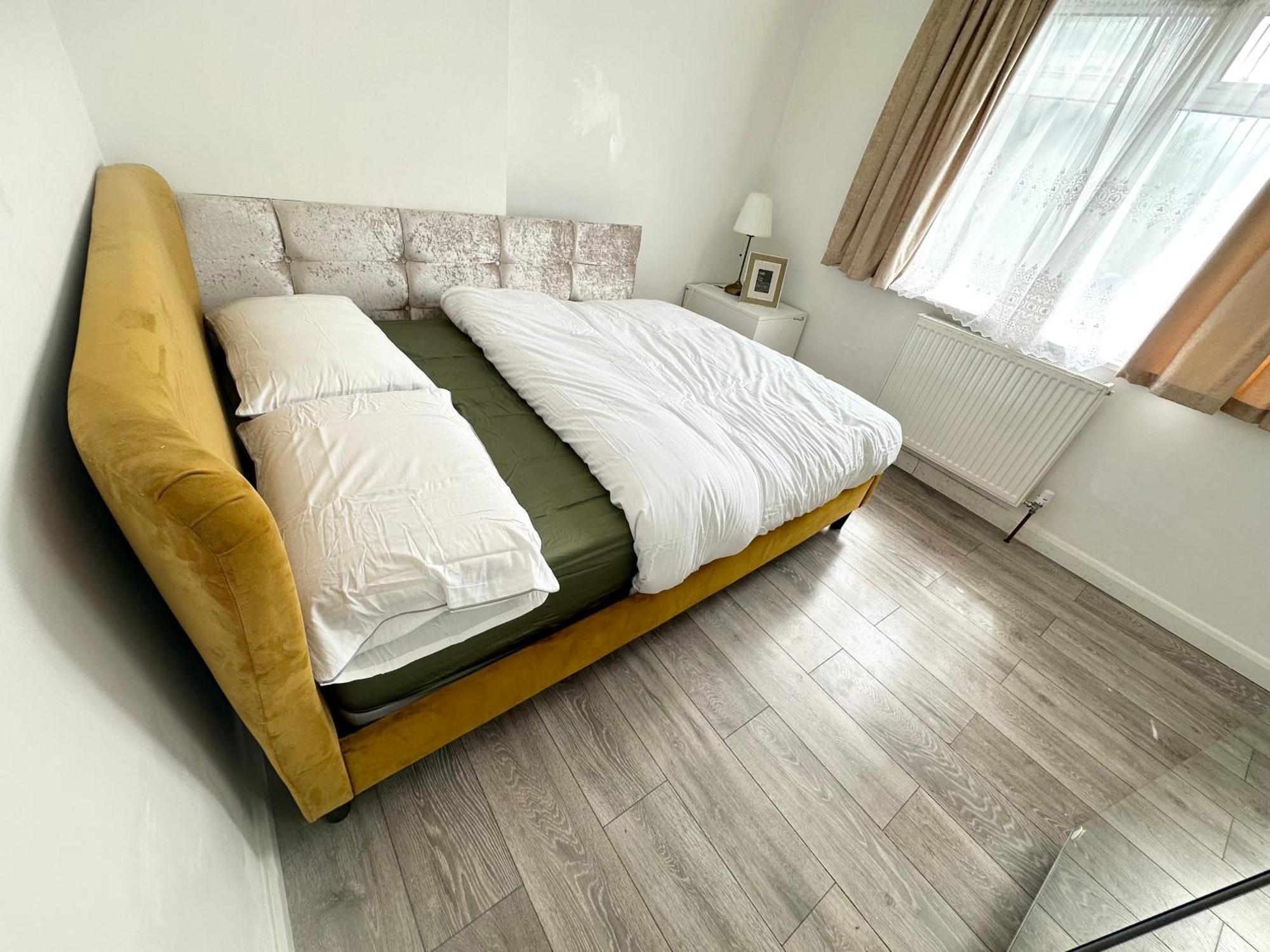 Beautiful Home In London With Easy Access To Central London Sutton  Exterior foto