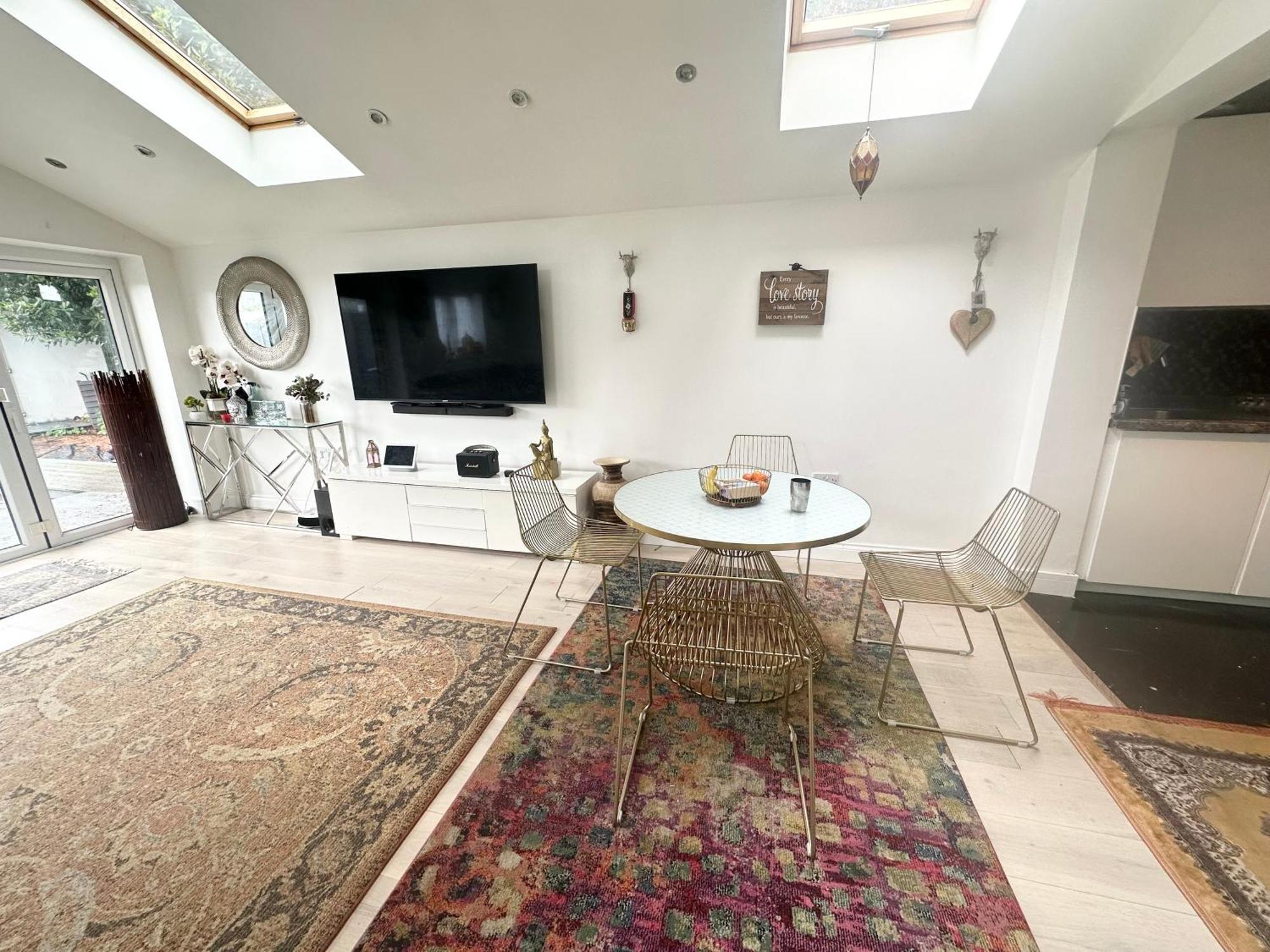Beautiful Home In London With Easy Access To Central London Sutton  Exterior foto